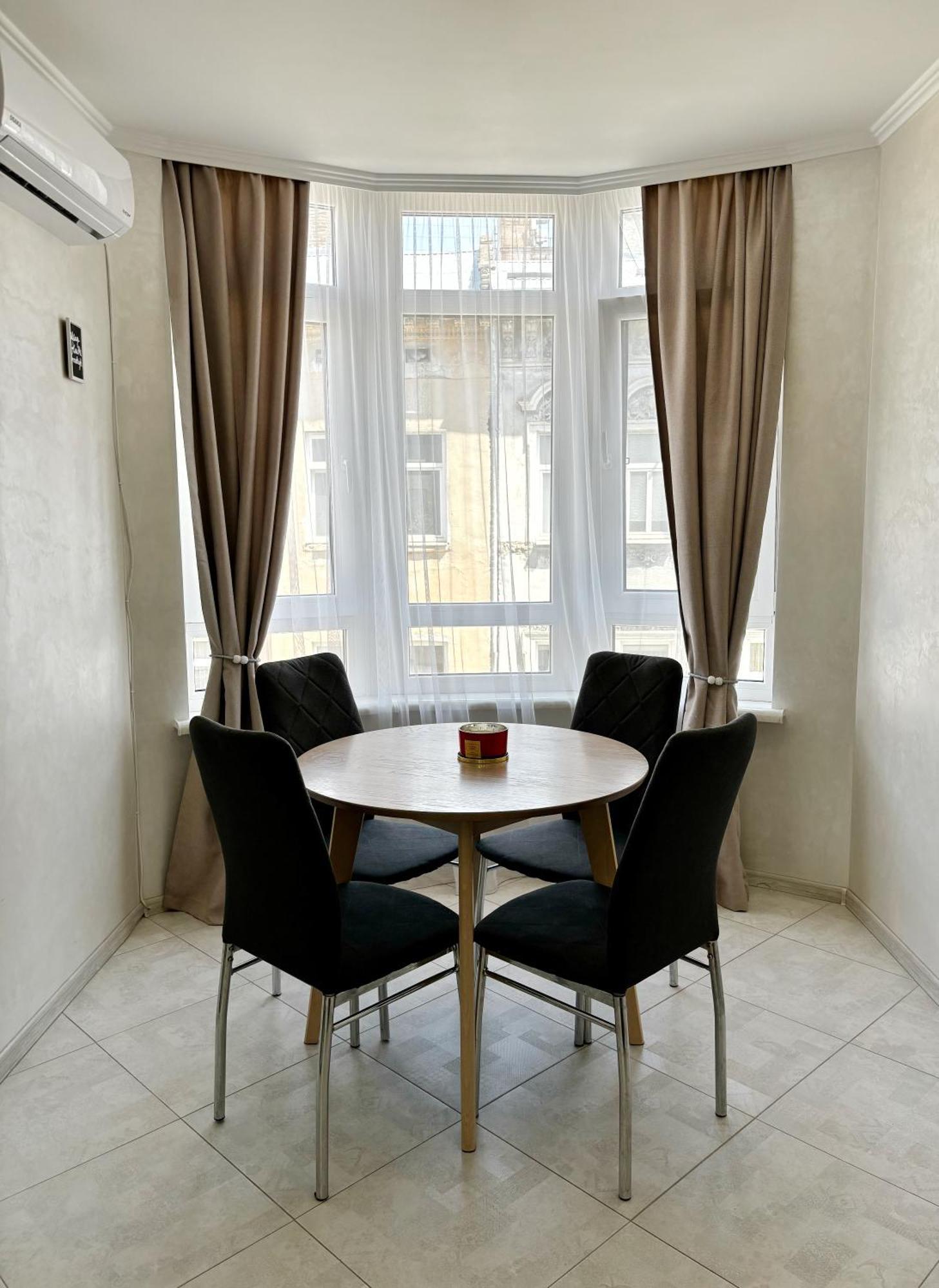 Apartment In Khmelnytsky Street Lviv Exterior photo