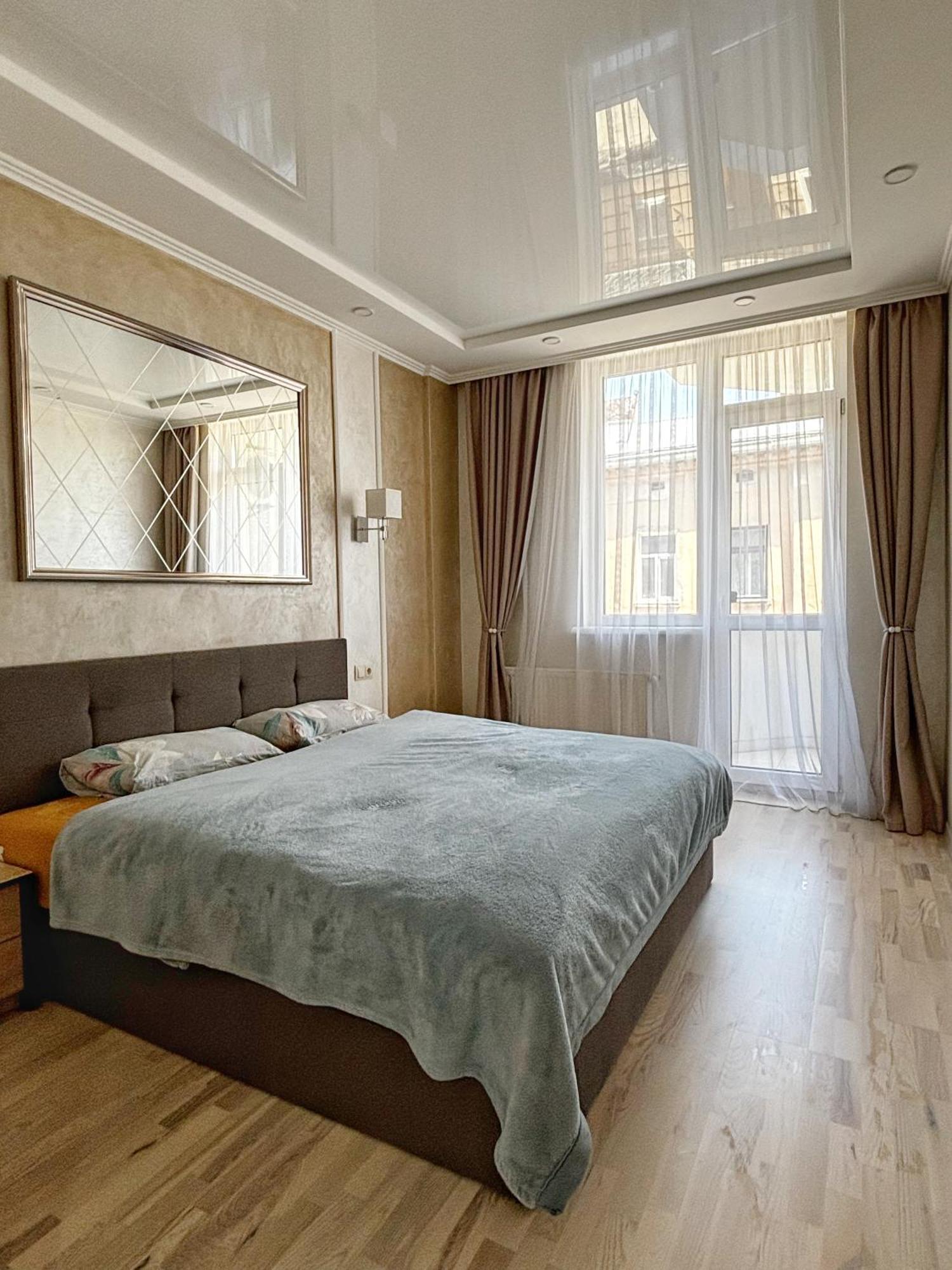 Apartment In Khmelnytsky Street Lviv Exterior photo