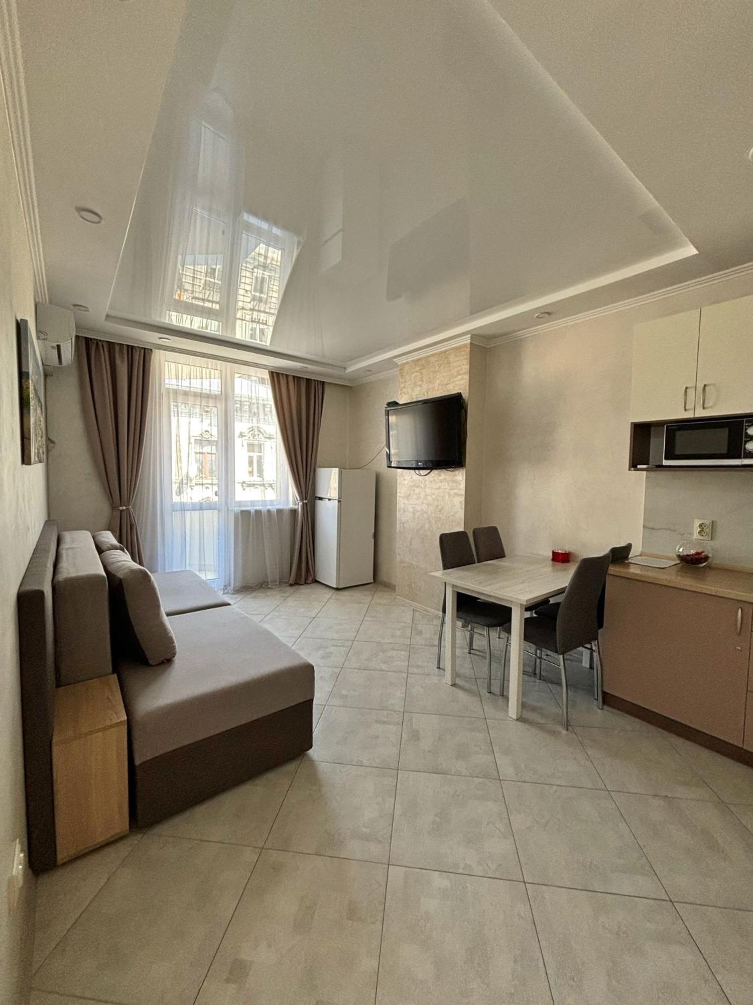 Apartment In Khmelnytsky Street Lviv Exterior photo